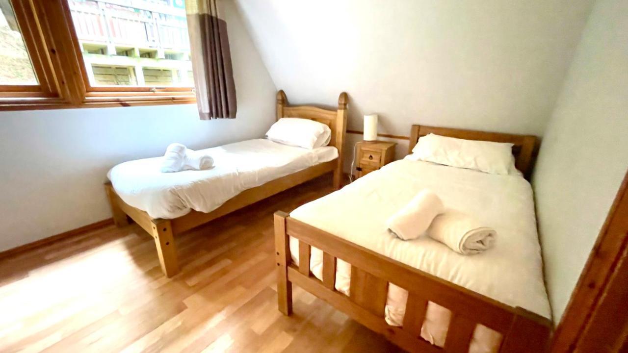 Spacious Primrose Lodge For 6 With Hot Tub At A Spa Resort Chudleigh Exterior foto