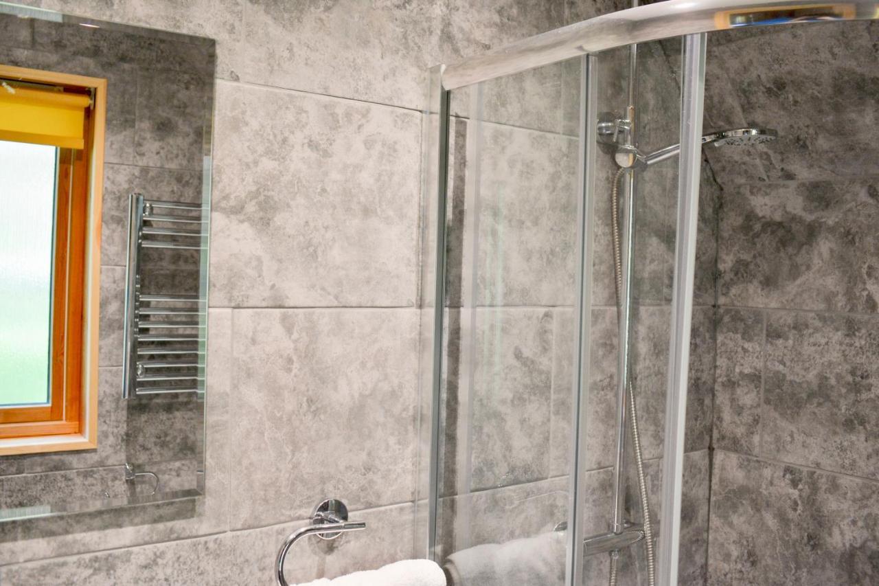 Spacious Primrose Lodge For 6 With Hot Tub At A Spa Resort Chudleigh Exterior foto